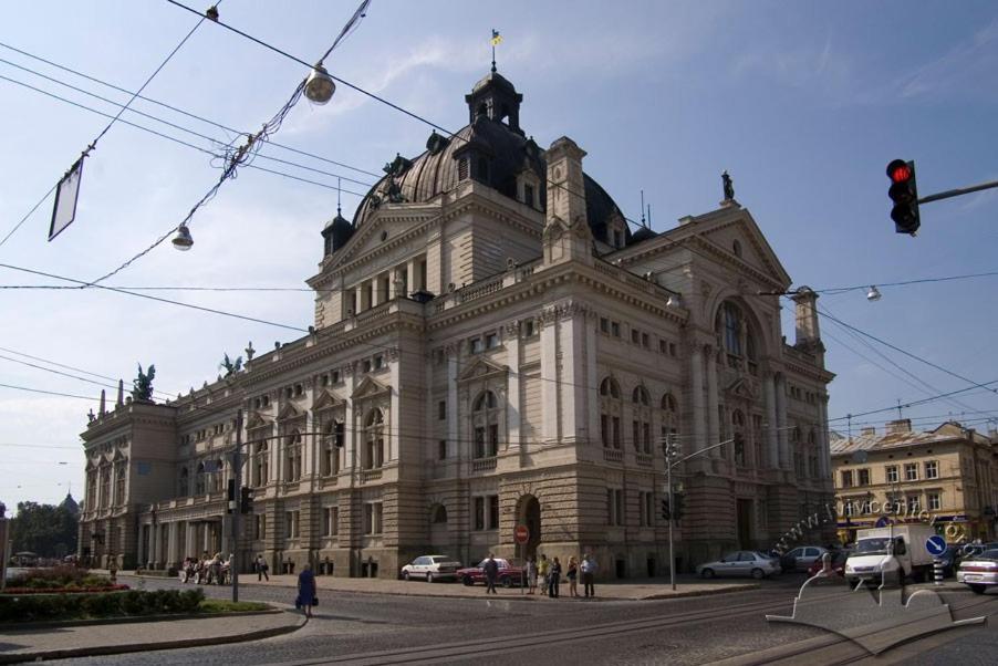 Apt In The Center Of The Town Near The Opera House Apartamento Lviv Exterior foto